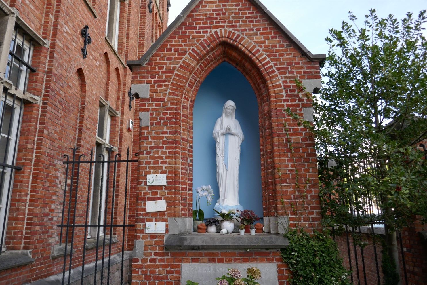 OLV Oorzaak Onzer Blijdschap, Sint-Antoniuskerk, fris geschilderd - 2022